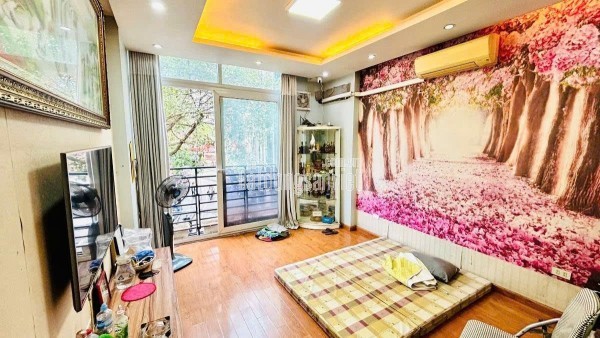 Bán Gấp Nhà Ngõ 54 Nguyễn Chí THanh, SĐ 33m2, Xây 4 Tầng, MT 4m, Thoáng Sau, Tiện KD. Giá 11.2 Tỷ.