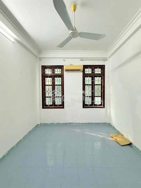 Bán Gấp Nhà Ngõ 54 Nguyễn Chí THanh, SĐ 33m2, Xây 4 Tầng, MT 4m, Thoáng Sau, Tiện KD. Giá 11.2 Tỷ.