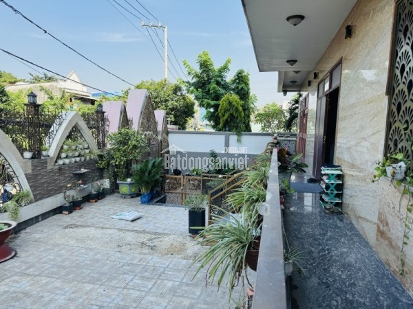 Bán Biệt Thự Triệu Đô Linh Đông Thủ Đức - 450m² - Ngang 18m - 5 Tầng Có Thang Máy - Giá 33 Tỷ