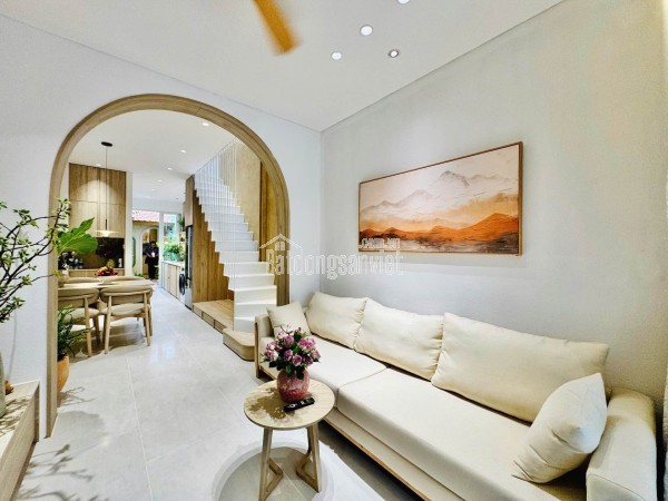 SIÊU PHẨM NÀNG THƠR - 60m2 - KHU VIP XÔ VIẾT NGHỆ TĨNH - NGAY LÀNG ĐH - BÊN XE MIÊN ĐÔNG - SỔ