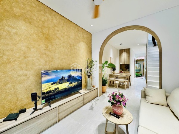 SIÊU PHẨM NÀNG THƠR - 60m2 - KHU VIP XÔ VIẾT NGHỆ TĨNH - NGAY LÀNG ĐH - BÊN XE MIÊN ĐÔNG - SỔ