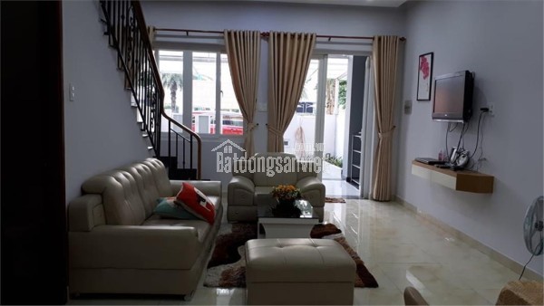 Giảm giá sâu 600tr chỉ còn 9.6 tỷ, nhà Mega Village Khang Điền trên trục chính lộ giới 20m, giá