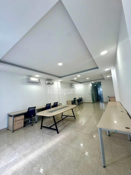 Giảm giá sâu 600tr chỉ còn 9.6 tỷ, nhà Mega Village Khang Điền trên trục chính lộ giới 20m, giá