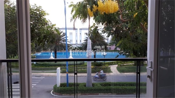 Giảm giá sâu 600tr chỉ còn 9.6 tỷ, nhà Mega Village Khang Điền trên trục chính lộ giới 20m, giá