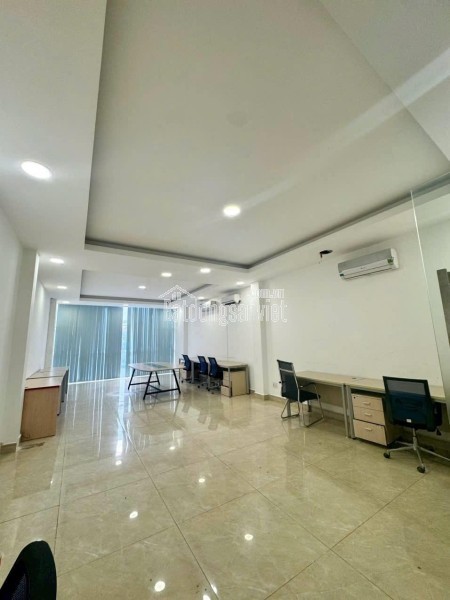 Giảm giá sâu 600tr chỉ còn 9.6 tỷ, nhà Mega Village Khang Điền trên trục chính lộ giới 20m, giá