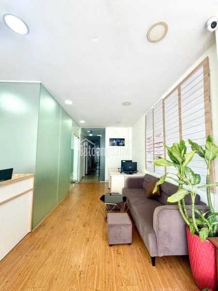 Giảm giá sâu 600tr chỉ còn 9.6 tỷ, nhà Mega Village Khang Điền trên trục chính lộ giới 20m, giá