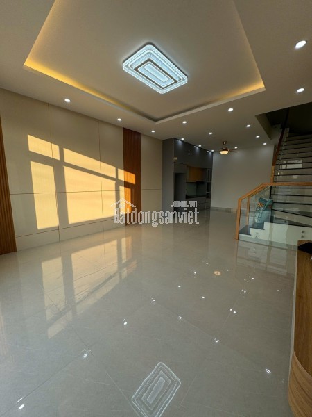 Bán nhà xây mới kiên cố 1 trệt 1 lầu, phong cách hiện đại, nhà mới 100% dọn vào ở ngay