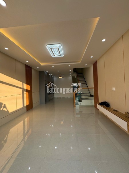 Bán nhà xây mới kiên cố 1 trệt 1 lầu, phong cách hiện đại, nhà mới 100% dọn vào ở ngay