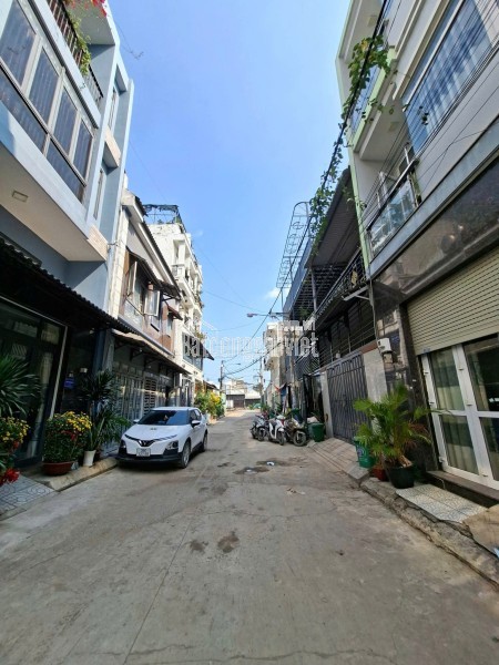 Nhà Thạnh Lộc Q.12, hẻm 8m xe hơi
 tránh 5 tầng chỉ  5.3 tỷ