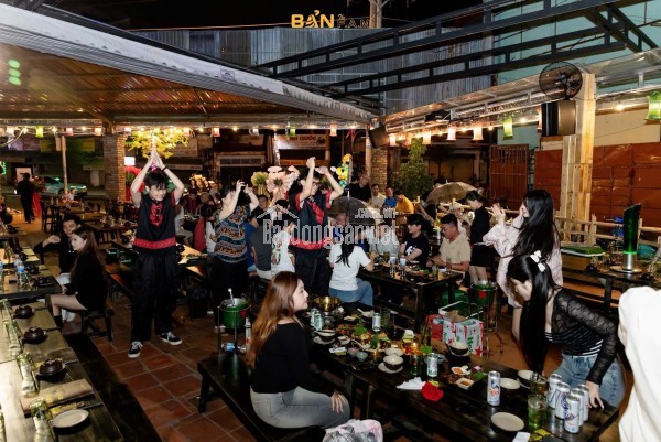 BÁN HOẶC CHO THUÊ NHÀ MẶT TIỀN DÃ TƯỢNG , NHA TRANG , 3PN, SÂN ĐẬU Ô TÔ THOẢI MÁI