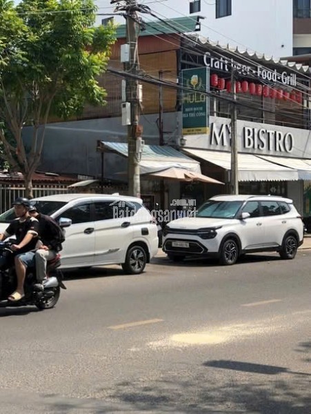 BÁN HOẶC CHO THUÊ NHÀ MẶT TIỀN DÃ TƯỢNG , NHA TRANG , 3PN, SÂN ĐẬU Ô TÔ THOẢI MÁI