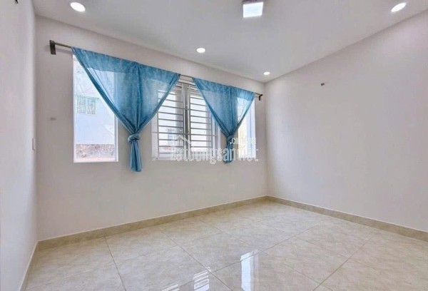 NGAY CÁCH MẠNG THÁNG 8 • MẶT TIỀN CC 53M• NGANG 4M NỞ HẬU • CHỈ 3.x tỷ