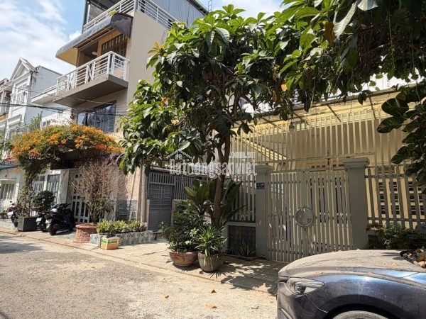 Bán nhà 3 tầng 5x12 gần Phú Mỹ Hưng, full nội thất 10 tỷ 6