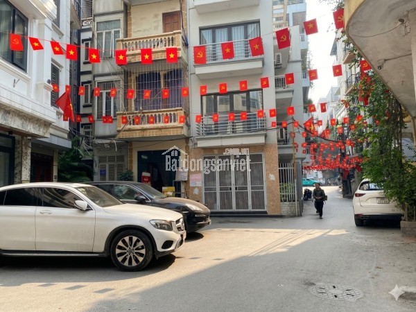 Nhà cạnh Võng Thị Tây Hồ ngõ nông – 1 phút hồ - lâu lâu mới có – 3 gác vào nhà - ở thích