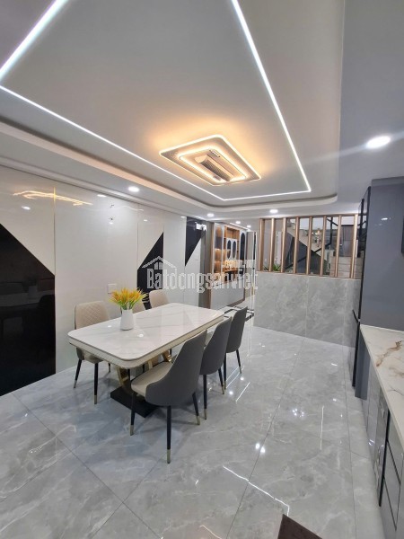 NHÀ MỚI XÂY GẦN METRO Q12. GẦN sân bay Tân Sơn Nhất .
Chủ tặng full nội thất giá trị cao