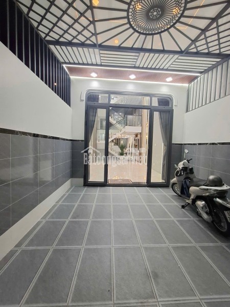 NHÀ MỚI XÂY GẦN METRO Q12. GẦN sân bay Tân Sơn Nhất .
Chủ tặng full nội thất giá trị cao