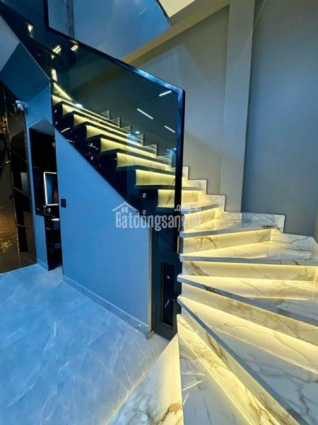 Quá gấp hẻm xe tải nhà 1 sẹc Lạc Long Quân : 8,5 tỏi ( đả giảm thêm 300tr có thể thương lượng )