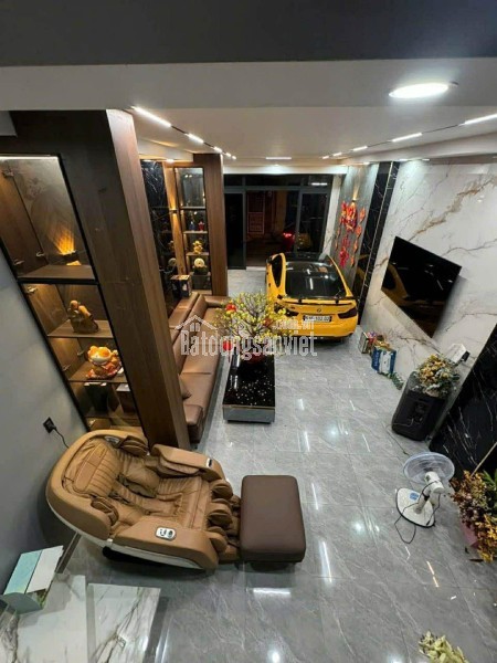 Quá gấp hẻm xe tải nhà 1 sẹc Lạc Long Quân : 8,5 tỏi ( đả giảm thêm 300tr có thể thương lượng )