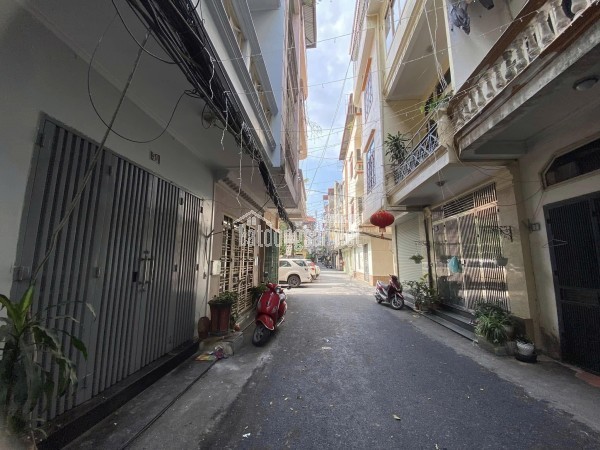 CHO THUÊ NGUYÊN CĂN KHƯƠNG TRUNG, Ô TÔ ĐỖ CỬA, ĐỦ ĐỒ CƠ BẢN, 42M 3T 12TR 0903258273