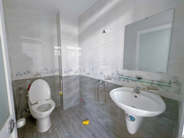 SIÊU PHẨM ĐẸP GIỮA LÒNG PHỐ-GẦN MẶT TIỀN-NHÀ MỚ XÂY - ĐẸP KENGG- NHỈNH 8Ty