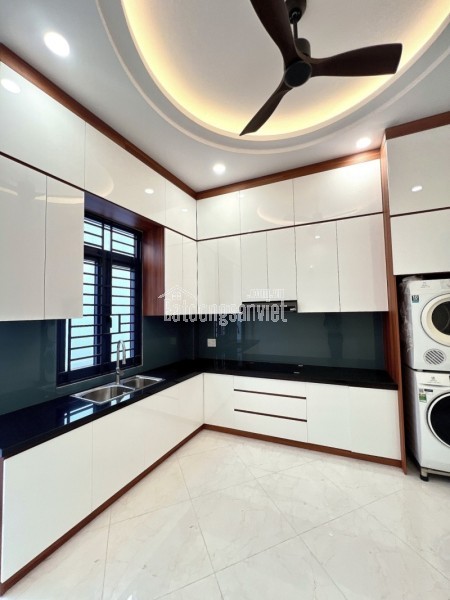 Bán nhà đường số 9 Trường Thọ, Thủ Đức, TP HCM. DT 52m2, 3 tầng, 3PN, Giá 7.7 tỷ, SHR - 0933125879