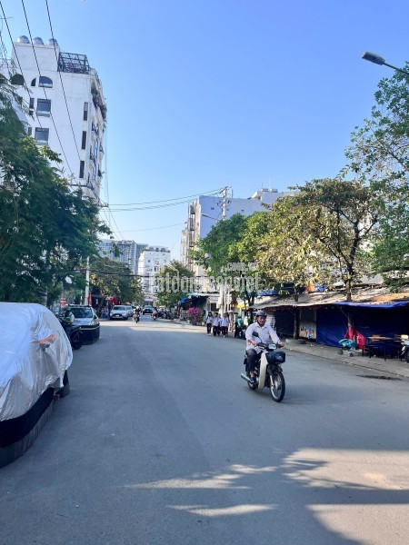 NHÀ QUẬN 7 – 5 PHÒNG NGỦ – XE HƠI 8M – CHỈ 9,5 TỶ (HIẾM)