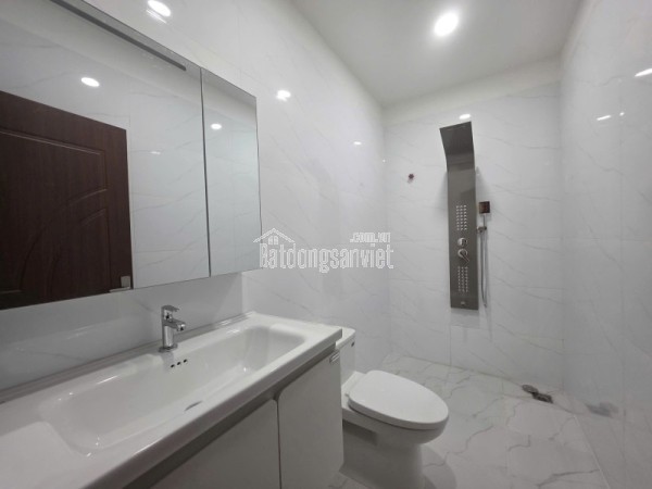 Bán nhà đường Ngô Chí Quốc, Bình Chiểu, Thủ Đức, TP HCM. DT 86m2, 3 tầng. Giá 6,05 tỷ, SHR -