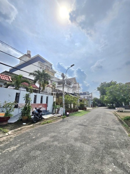 Bán nhà Lã Xuân Oai, Long Trường, Q9, Thủ Đức, TP HCM. DT 54m2, 4 tầng, SHR - Giá  6.7 tỷ