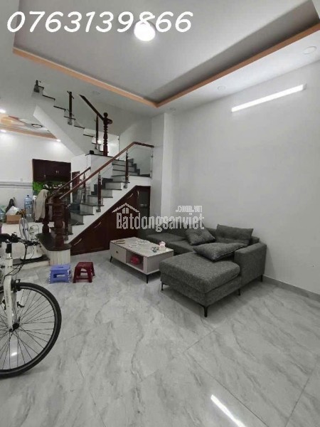 CHI 5. x TỶ- NHÀ 3 TẦNG- GẦN hOÀNG QUỐC VIỆT- HXH 6M- NGANG 5.5M- 2 LẦU- HOÀN CÔNG.