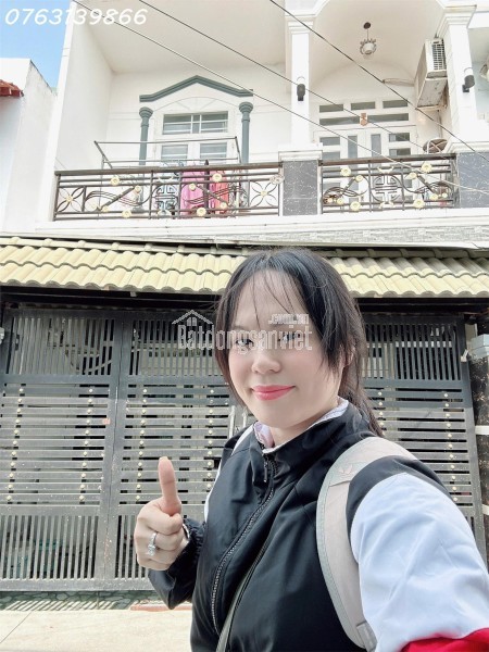 CHI 5. x TỶ- NHÀ 3 TẦNG- GẦN hOÀNG QUỐC VIỆT- HXH 6M- NGANG 5.5M- 2 LẦU- HOÀN CÔNG.