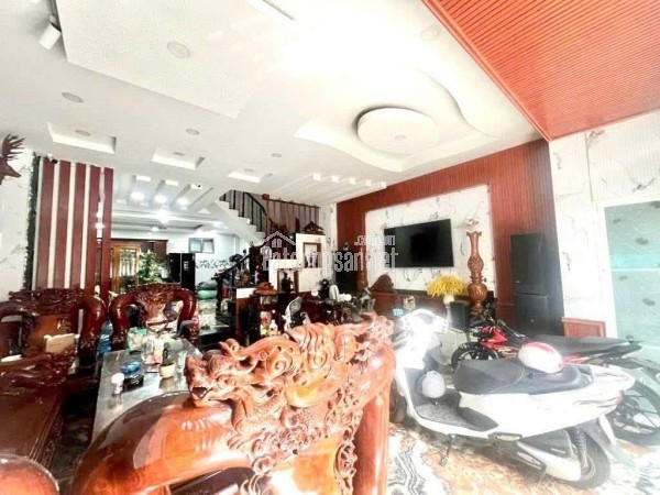 Ngay chợ Tân Hương, ngang 6m 5 tầng BTCT chỉ 11 tỷ