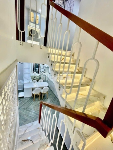 Bán nhà hẻm cạnh đường Nguyễn Văn Linh, Tân Thuận, Quận 7 TPHCM, cách đường xe tải khoảng 20m.