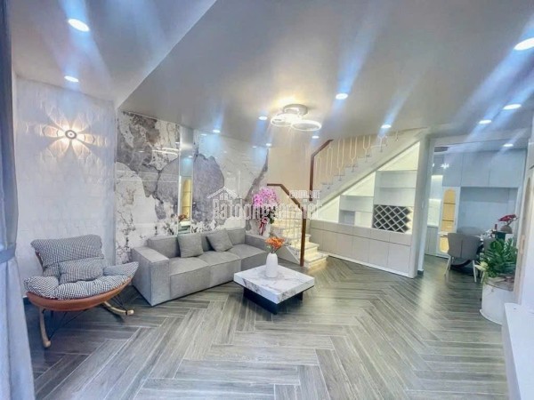 Bán nhà hẻm cạnh đường Nguyễn Văn Linh, Tân Thuận, Quận 7 TPHCM, cách đường xe tải khoảng 20m.