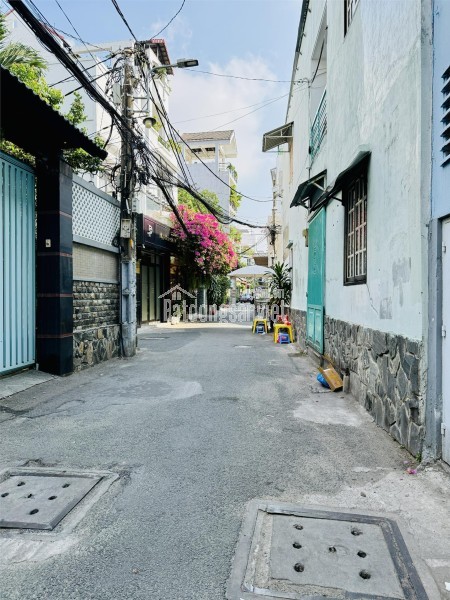 **Bán nhà hẻm 202 Phạm Văn Hai; phường 5; Tân Bình (4,5*20) 3 tầng