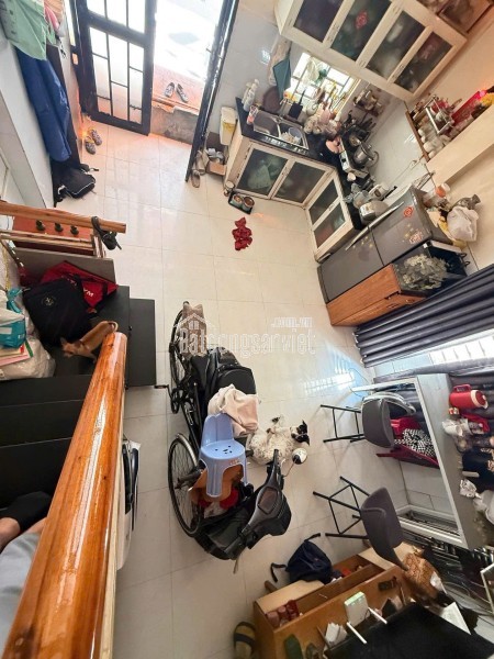 Bán nhà cấp 4 Diện tích rộng thích hợp xây căn hộ CHDV hoặc làm biệt thự vườn. Zía quá mềm chỉ có