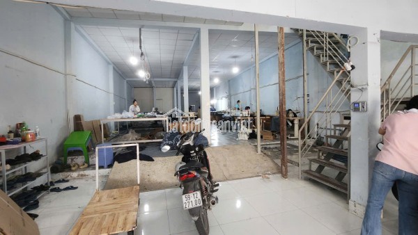 CHO THUÊ XƯỞNG MẶT TIỀN PHẠM THỊ GIÂY 8x36M TRỆT LẦU GIÁ 30 TRIỆU/T