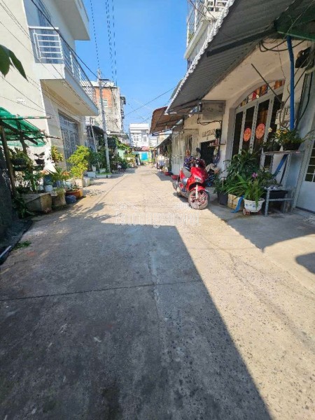 BÁN NHÀ HẺM 590 NGUYỄN VĂN TẠO - HIỆP PHƯỚC - XE BÁN TẢI NGỦ TRONG NHÀ - LÔ GÓC 3 MẶT HẺM THOÁNG