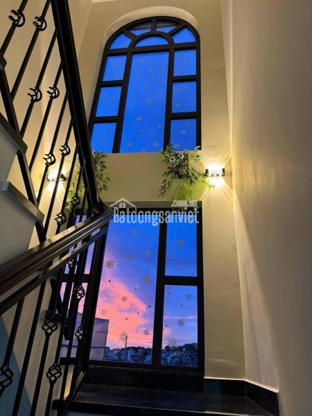 Cho thuê căn hộ 3 mặt tiền 9,5 triệu/tháng Triệu Việt Vương phường 3 Đà Lạt