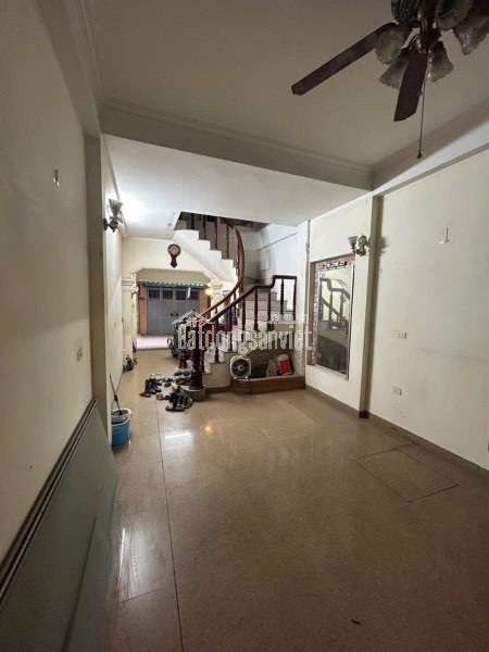 Phố Trạm Long Biên 8 tỷ 50m ngõ thông thoáng sát phố