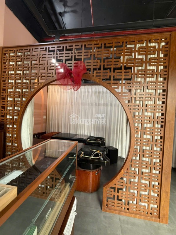 Cho thuê / share 1 góc làm NAIL full tiện ích trong Spa khu Phúc Lợi HN