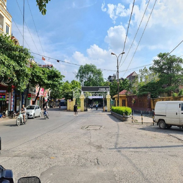 101m2 đất đấu gia 31ha Trâu Quỳ. Đường 15m kinh doanh sầm uất. Chỉ 15 tỷ x. Lh 0989894845