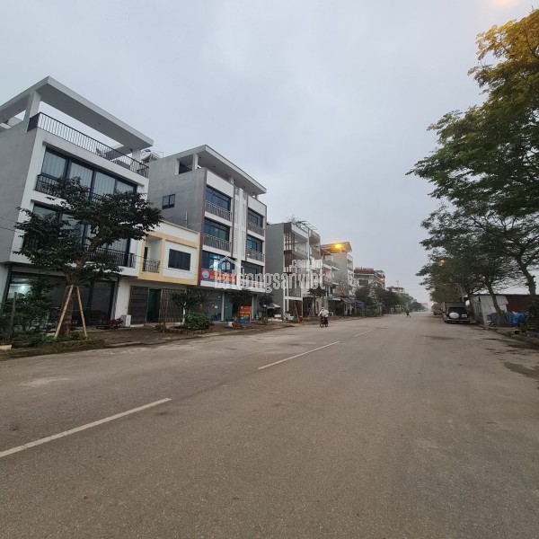 Bán đất trung tâm Bát Tràng, trục chính ô tô tránh 40m2 ngay kinh doanh sầm uất. Lh 0989894845