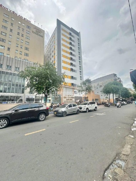 Nhà Bán : nhà đẹp diện tích to đẹp cách mặt tiền An Bình vài bước chân . Đối diện Bệnh Viện An