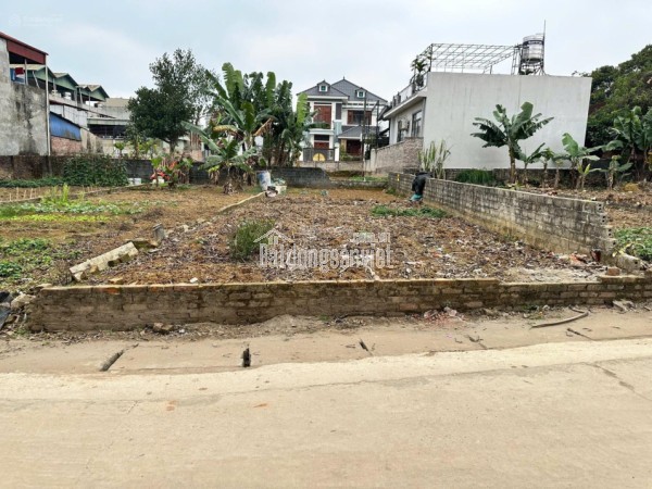 Chiết khấu sâu nhất lô đất đẹp, mặt tiền rộng, vị trí trung tâm Vai réo, Phú Cát, Hà Nội