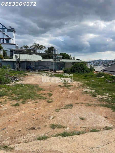 ĐẤT ĐẸP GIÁ TỐT – VUÔNG VỨC GẦN KHU THỂ THAO ĐÀ LẠT
Vị trí: Đường Cao Bá Quát – P6 cũ – Đà Lạt