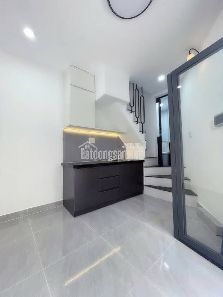 Tài chính hơn 2 tỷ, chọn gì ở Tân Bình?
💥 Nhà 3 tầng Âu Cơ
🏠 1 trệt 2 lầu + sân thượng
📍