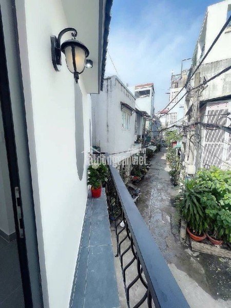 Tài chính hơn 2 tỷ, chọn gì ở Tân Bình?
💥 Nhà 3 tầng Âu Cơ
🏠 1 trệt 2 lầu + sân thượng
📍