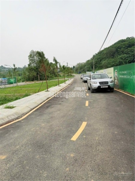 Tôi cần bán lô đất 100m2 hai mặt tiền cách QL21 700m và cách trường ĐH Bách Khoa chỉ 1,2km