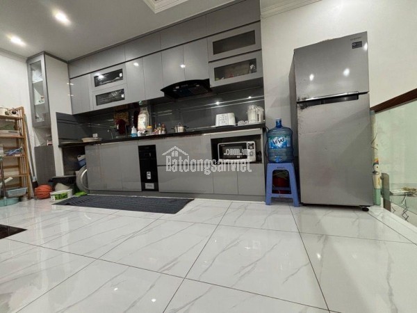 BÁN NHÀ HÀNG XÓM VINHOME – DÒNG TIỀN 200TR  GARA Ô TÔ – MẶT TIỀN RỘNG – HƠN 9 TỶ CHÚT XÍU