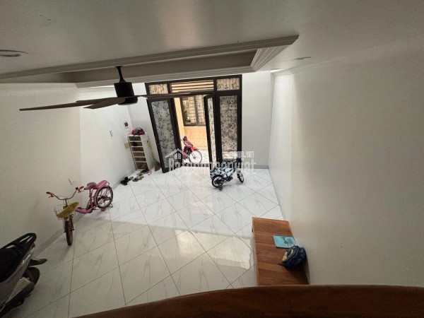BÁN NHÀ HÀNG XÓM VINHOME – DÒNG TIỀN 200TR  GARA Ô TÔ – MẶT TIỀN RỘNG – HƠN 9 TỶ CHÚT XÍU